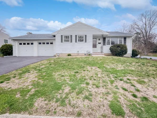 4 Brian Ln, Spotswood, NJ 08884