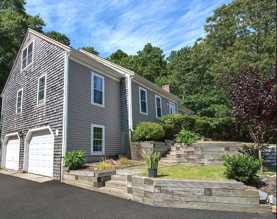 2nd image of 61 Island St