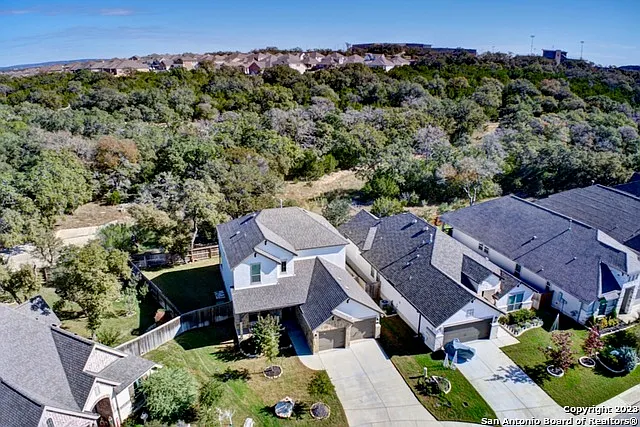 4 bed, 3.5 bath, 2730 sqft, $3,400 — Photo 2