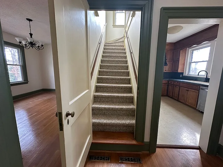 1321 Peaks St — Photo 17