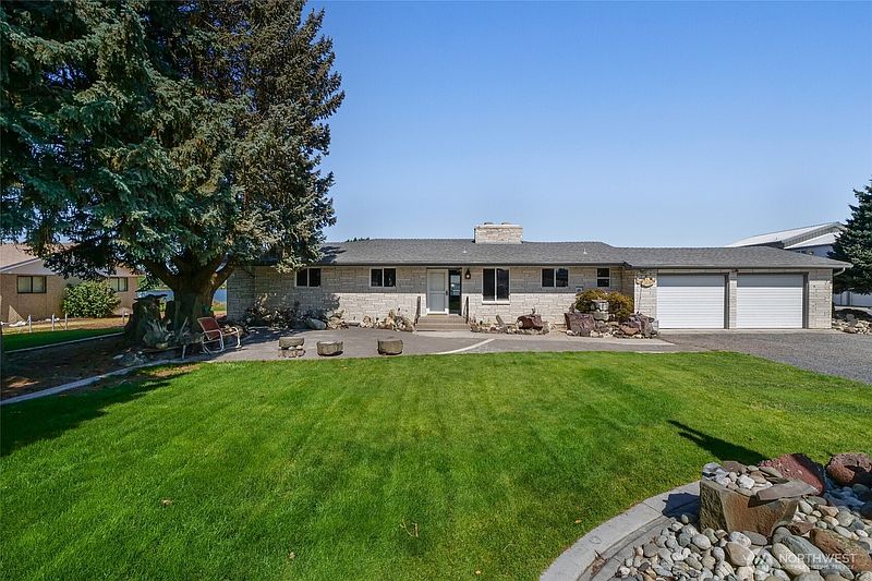 4th image of 2928 W Marina Drive