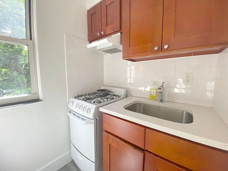 2nd image of 196 Prince St #3F