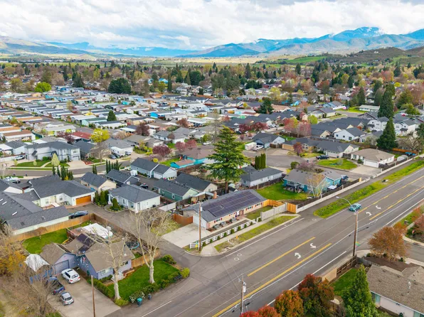 1555 S Columbus Ave, Medford, OR 97501