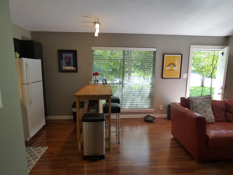 LIVING/KITCHEN