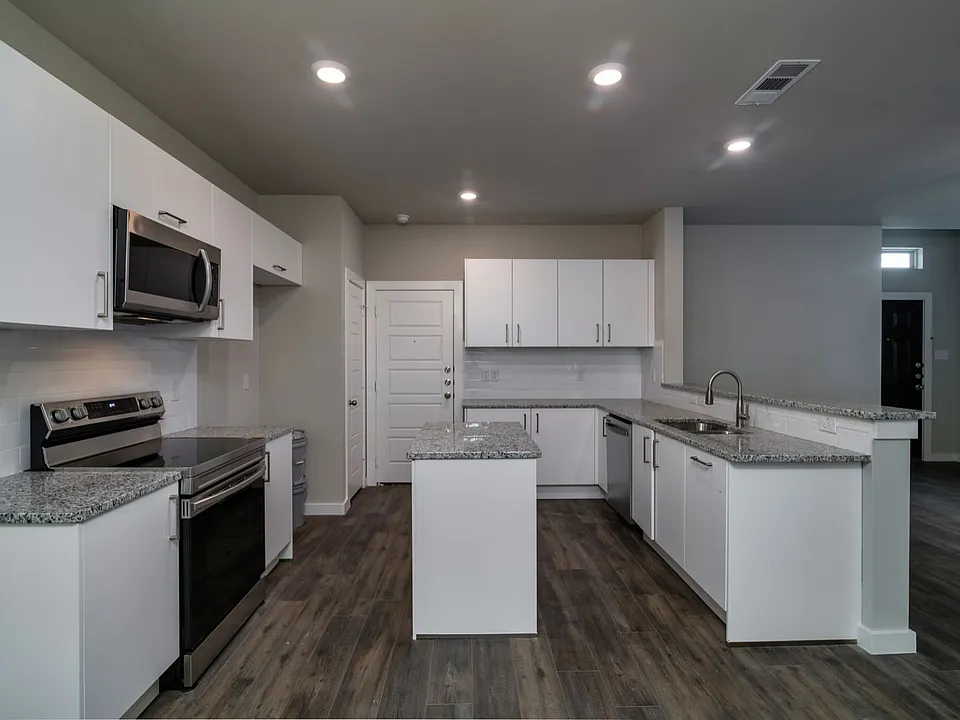612 Harvest Moon Dr