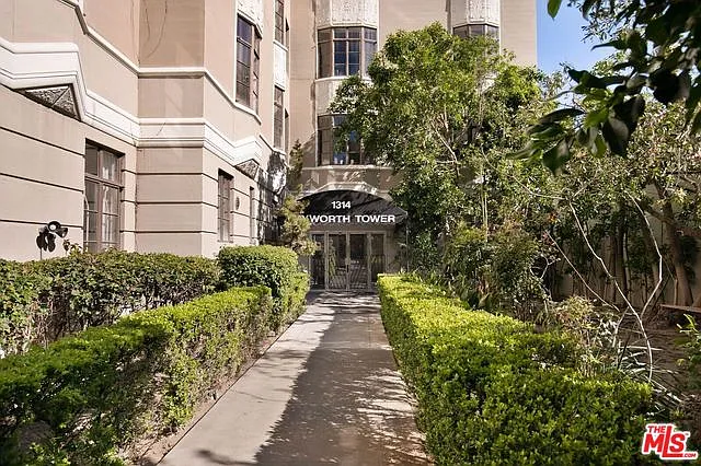 2 bed, 1.0 bath, 1100 sqft, $3,850 — Photo 3