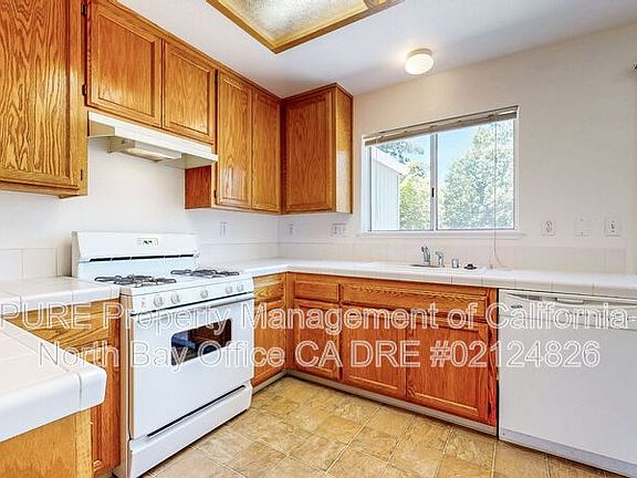 5th image of 923 Dorothea Ct