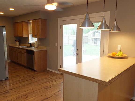 4th image of 8416 Elm Ave