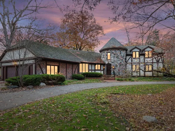 7022 Tupa Cir, Edina, MN 55439