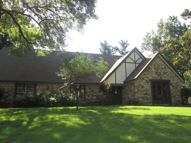 2nd image of 4527 S Lewis Pl