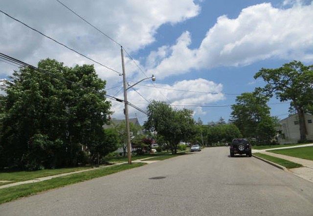 2nd image of 25 Lakeland Ave