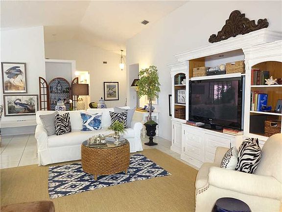 5th image of 6450 NW 77th Pl