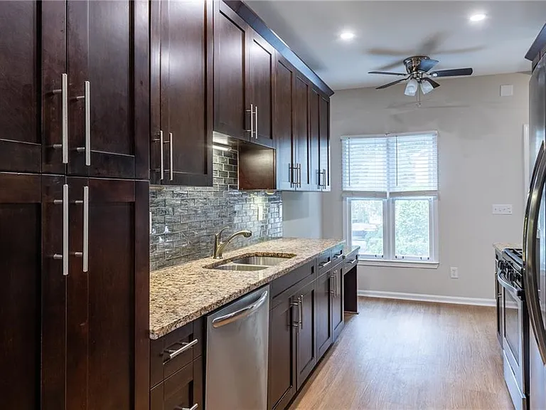 3994 Elm St — Photo 2