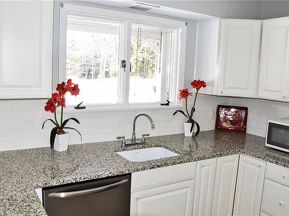 3rd image of 34 Morningside Dr
