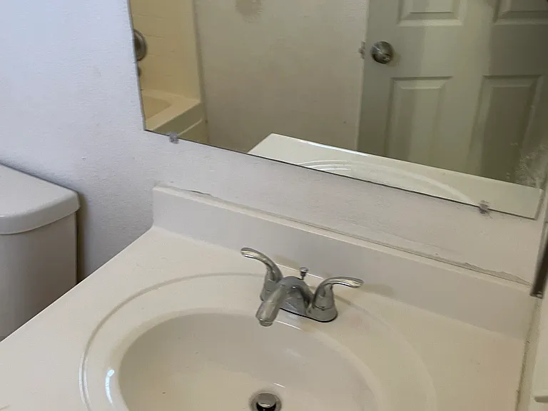 110 S Apache Ave — Photo 9