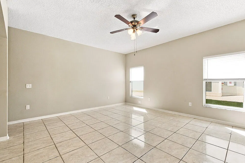 3 bed, 2.0 bath, 2012 sqft, $2,285 — Photo 4