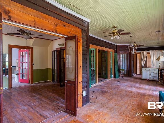 3rd image of 25193 Hilltop Ln