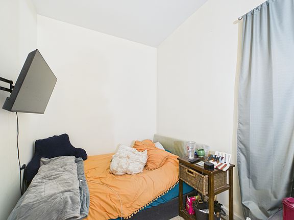 3rd image of 3043 N Southport Ave #1