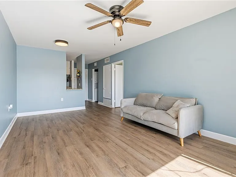 337 Riverbend Dr — Photo 4
