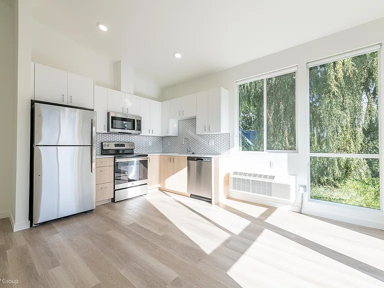 8770 N Willamette Blvd — Photo 14