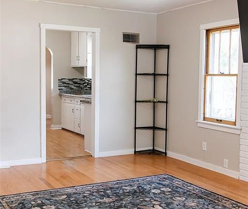 5th image of 520 W Cedar Street