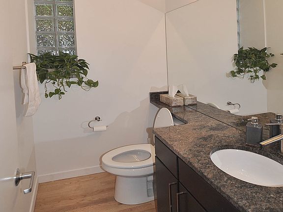 4th image of 651 N Wolcott Ave #1