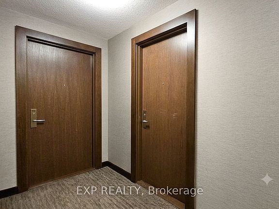 3rd image of 386 Yonge St #1516