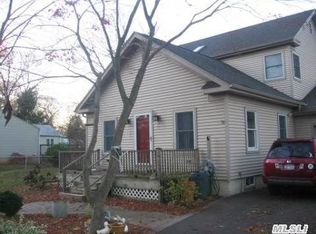 330 Forest Ln, Smithtown, NY 11787