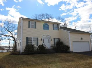 33 Carousel Dr, Riverside, RI 02915
