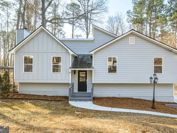 5825 Stonehaven Dr NW, Kennesaw, GA 30152