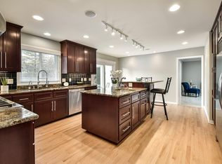 7821 N Mohawk Rd, Fox Pt, WI 53217