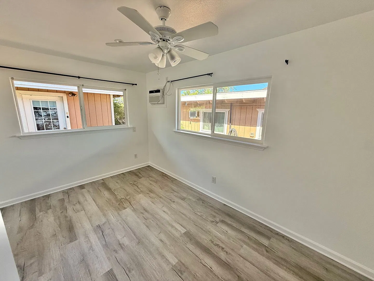 Newly Renovated 2 Bedroom / 1 Bathroom Cottage in Kahului! — Photo 4