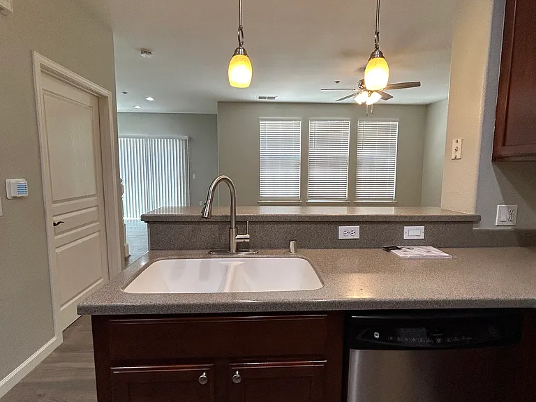 228 W Lucita Way — Photo 19
