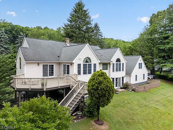 5th image of 251 W Mountain Rd