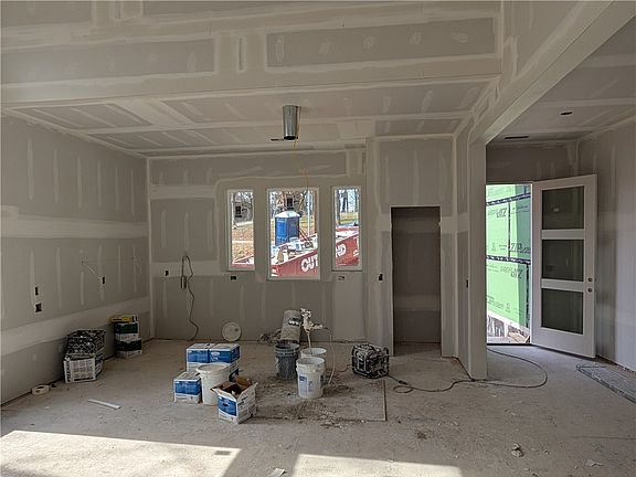 5th image of 9 Ravenglass Ln