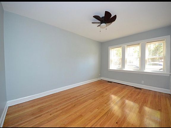 3rd image of 470 W 28th Pl Unit 1