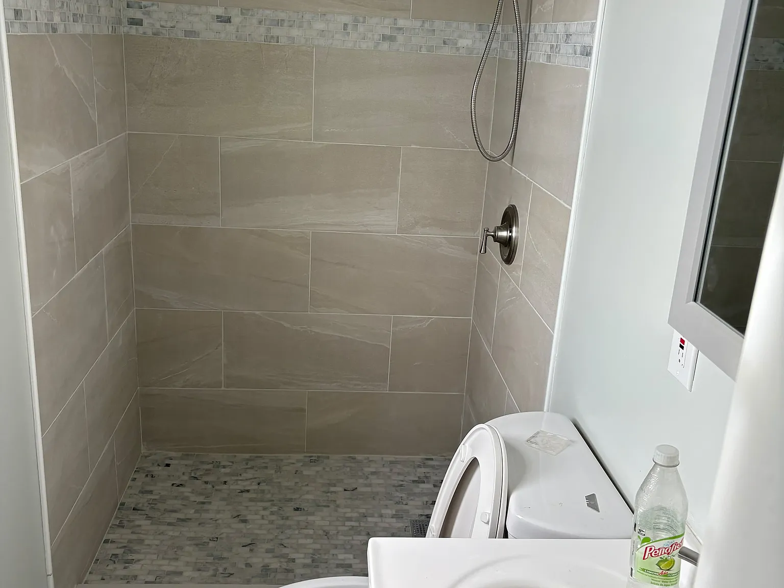 2 bed, 700 sqft, $2,300 — Photo 4