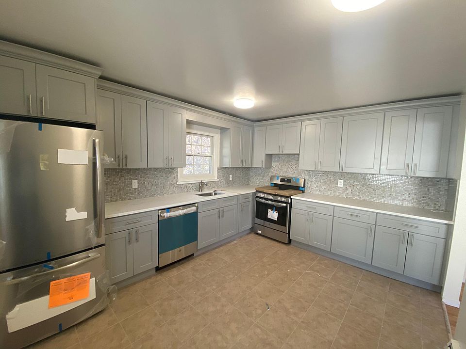 1st image of 20 Woodycrest Ave