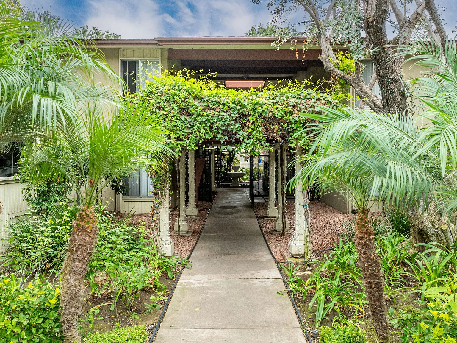 The Arbors Santa Ana — Photo 2