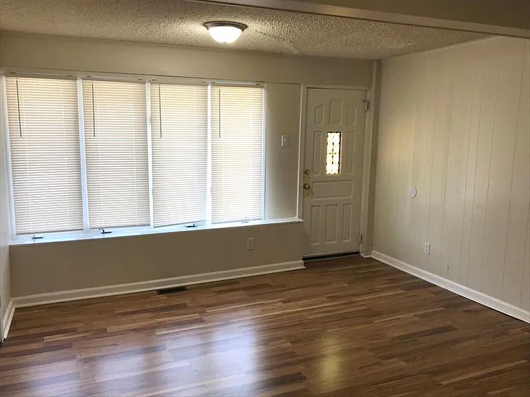 6816 Dicks Ave — Photo 4