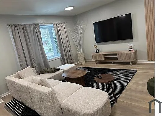 4 bed, 1664 sqft, $2,600 — Photo 2