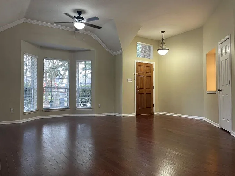 214 Darby Trails Dr — Photo 3