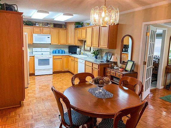 3rd image of 108 Lakeside Dr