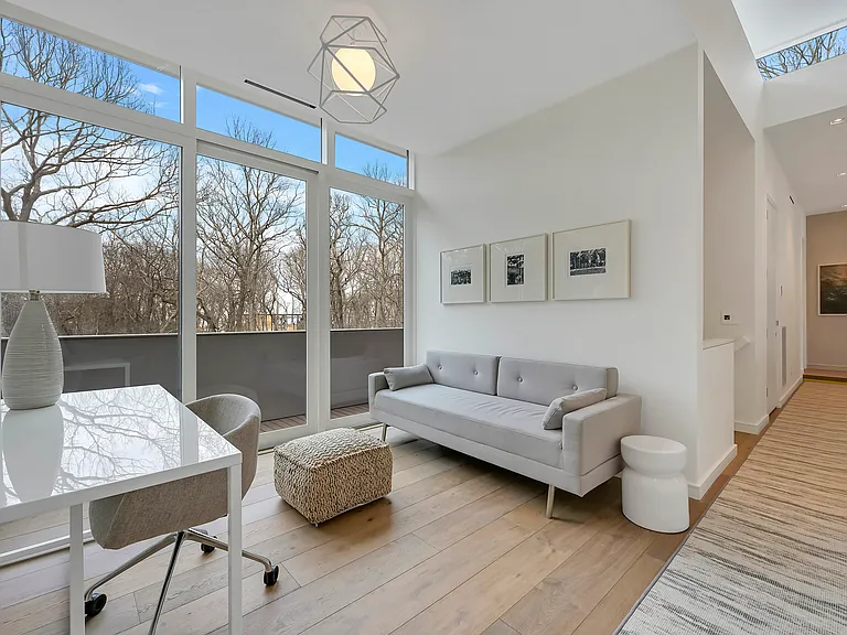 33 Hedges Banks Dr — Photo 17