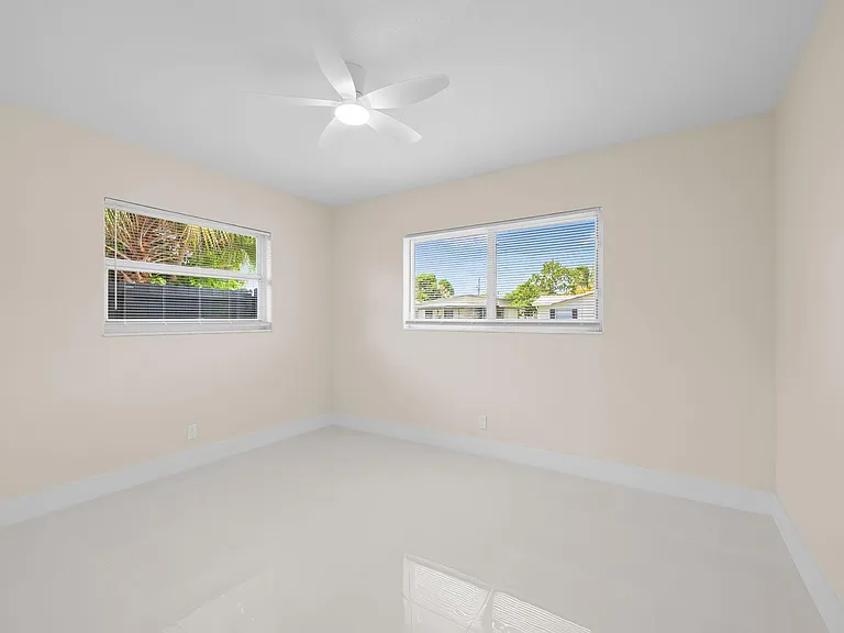 832 NE 12th Ave #1 — Photo 4