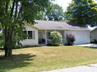 208 N Donegal St, Eaton Rapids, MI 48827