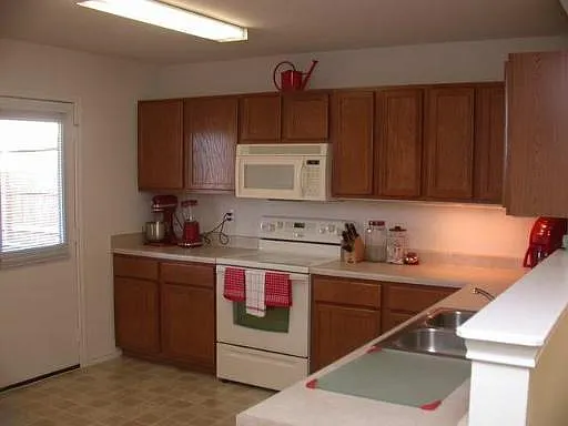 Well Maintained 3 Bedroom 2 Bath One Story Home — Photo 4
