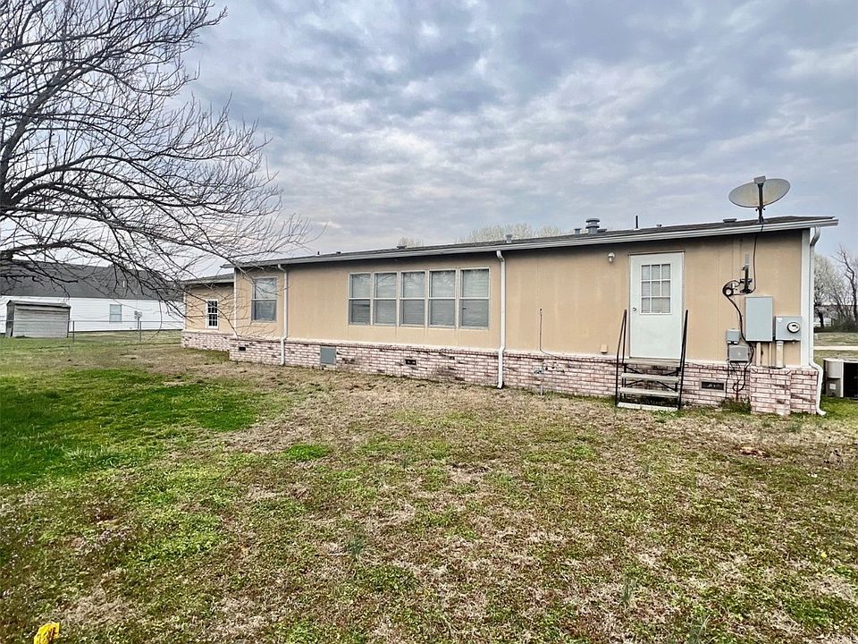 2nd image of 605 Bradford Ct