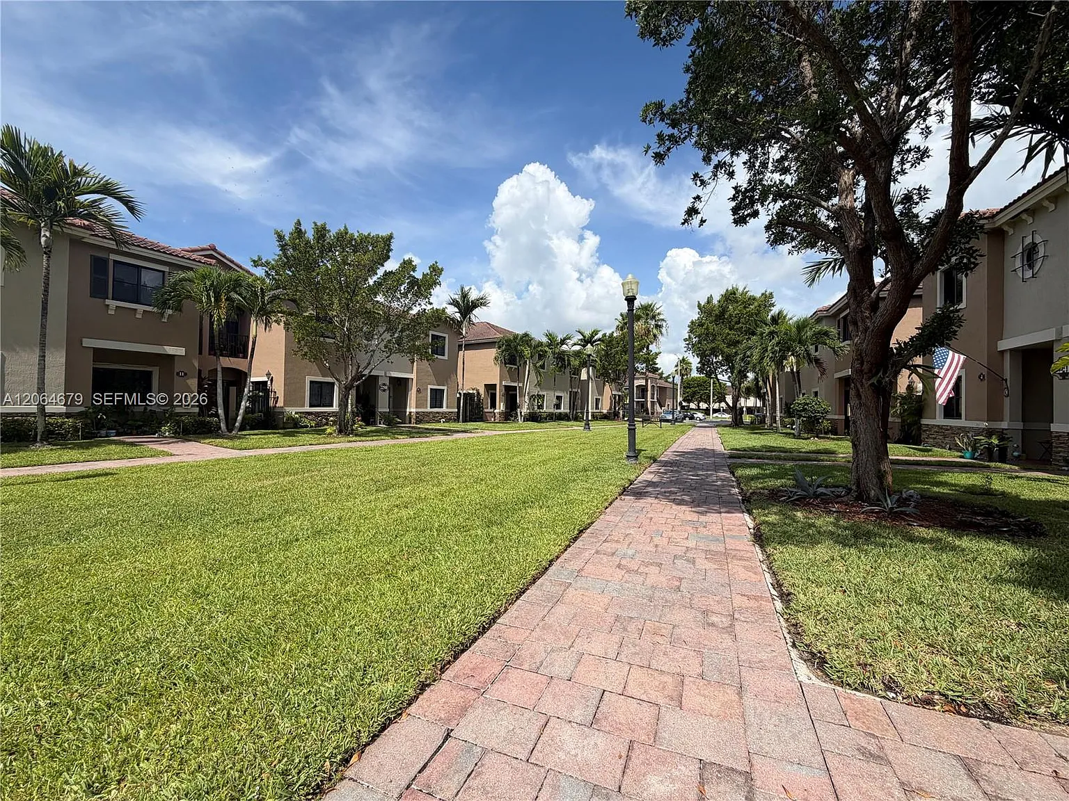 The Courts At Bayshore I — Photo 4