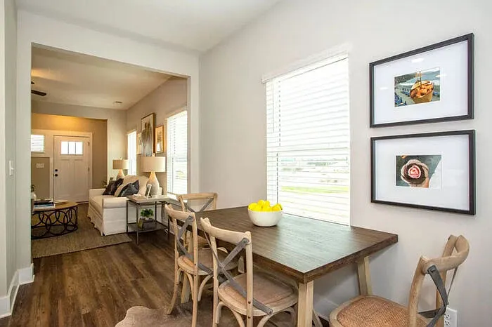 3 bed, 2.0 bath, 1266 sqft, $1,914 — Photo 4